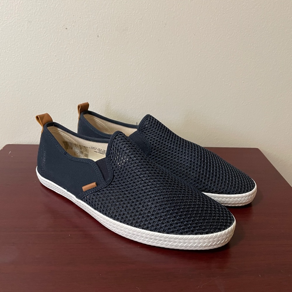 H&M Slip-on shoes.